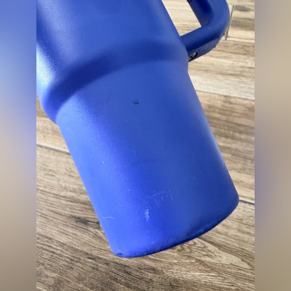 Stanley Iris Blue Water Bottle 30oz & Stanley Cream 40oz bundle of 2 - Picture 4 of 12